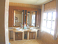 Eines der Badezimmer
