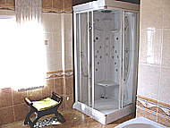 Eines der Badezimmer